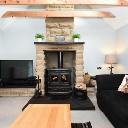 Ailnack Cottage -Cheerful Cottage With Secure Garden And Off Street Parking Sleeps 4 토민톨 외부 사진