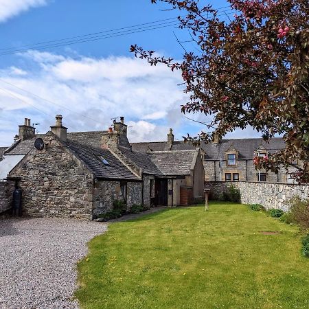 Ailnack Cottage -Cheerful Cottage With Secure Garden And Off Street Parking Sleeps 4 토민톨 외부 사진