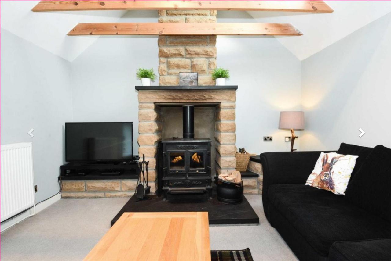 Ailnack Cottage -Cheerful Cottage With Secure Garden And Off Street Parking Sleeps 4 토민톨 외부 사진