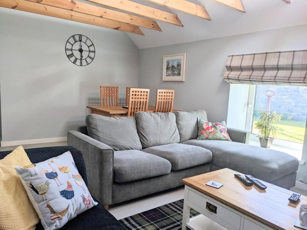 Ailnack Cottage -Cheerful Cottage With Secure Garden And Off Street Parking Sleeps 4 토민톨 외부 사진