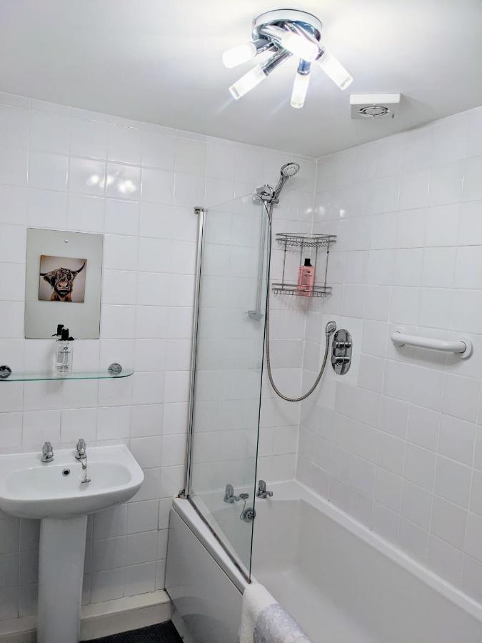 Ailnack Cottage -Cheerful Cottage With Secure Garden And Off Street Parking Sleeps 4 토민톨 외부 사진