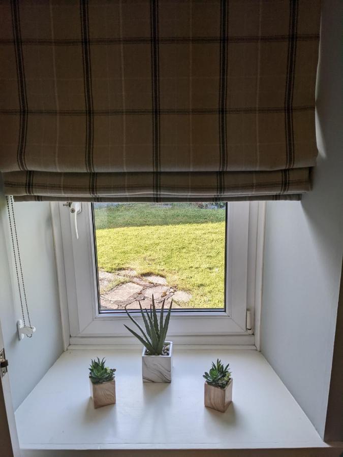 Ailnack Cottage -Cheerful Cottage With Secure Garden And Off Street Parking Sleeps 4 토민톨 외부 사진