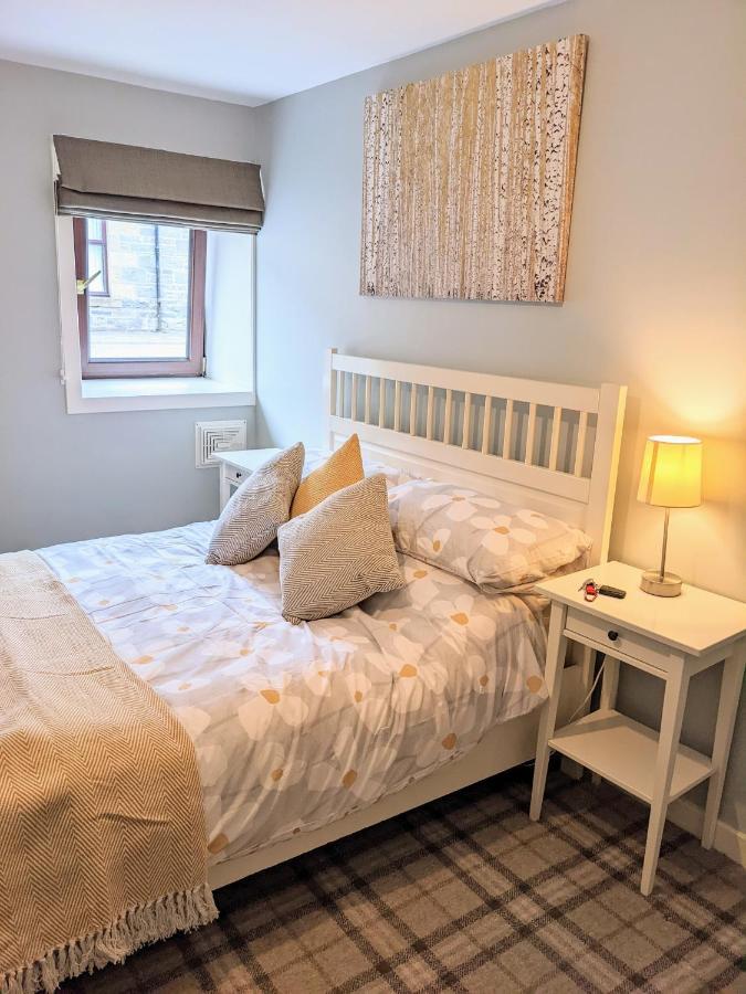 Ailnack Cottage -Cheerful Cottage With Secure Garden And Off Street Parking Sleeps 4 토민톨 외부 사진